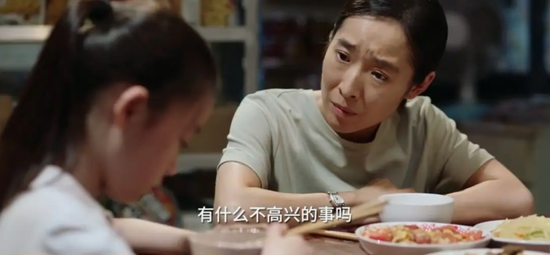 网课后，农村留守儿童正在塌陷式沉迷手机